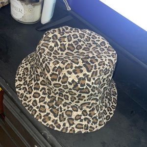 Cheetah bucket hat